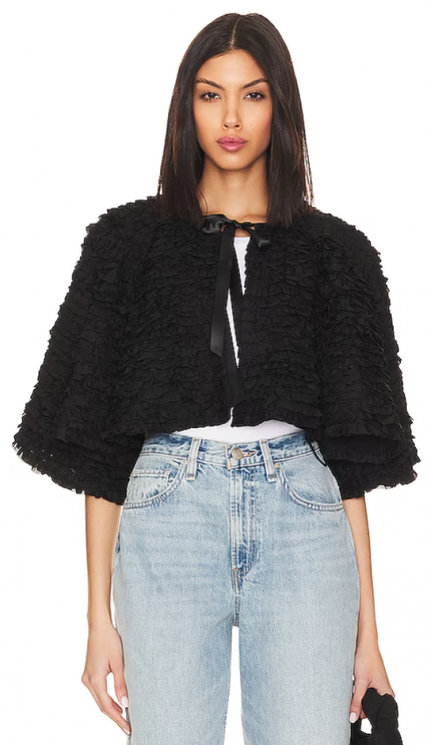 Jaket crop dengan aksen tali simpul di bagian depan